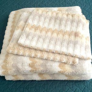 Set of Matching Bathroom Body Towels (2) + Hand Towels (2)